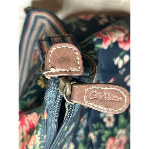 Cath Kidston Crossbody Bag NAVY BLUE Floral Matt Oil Cloth - Picture 16 of 16